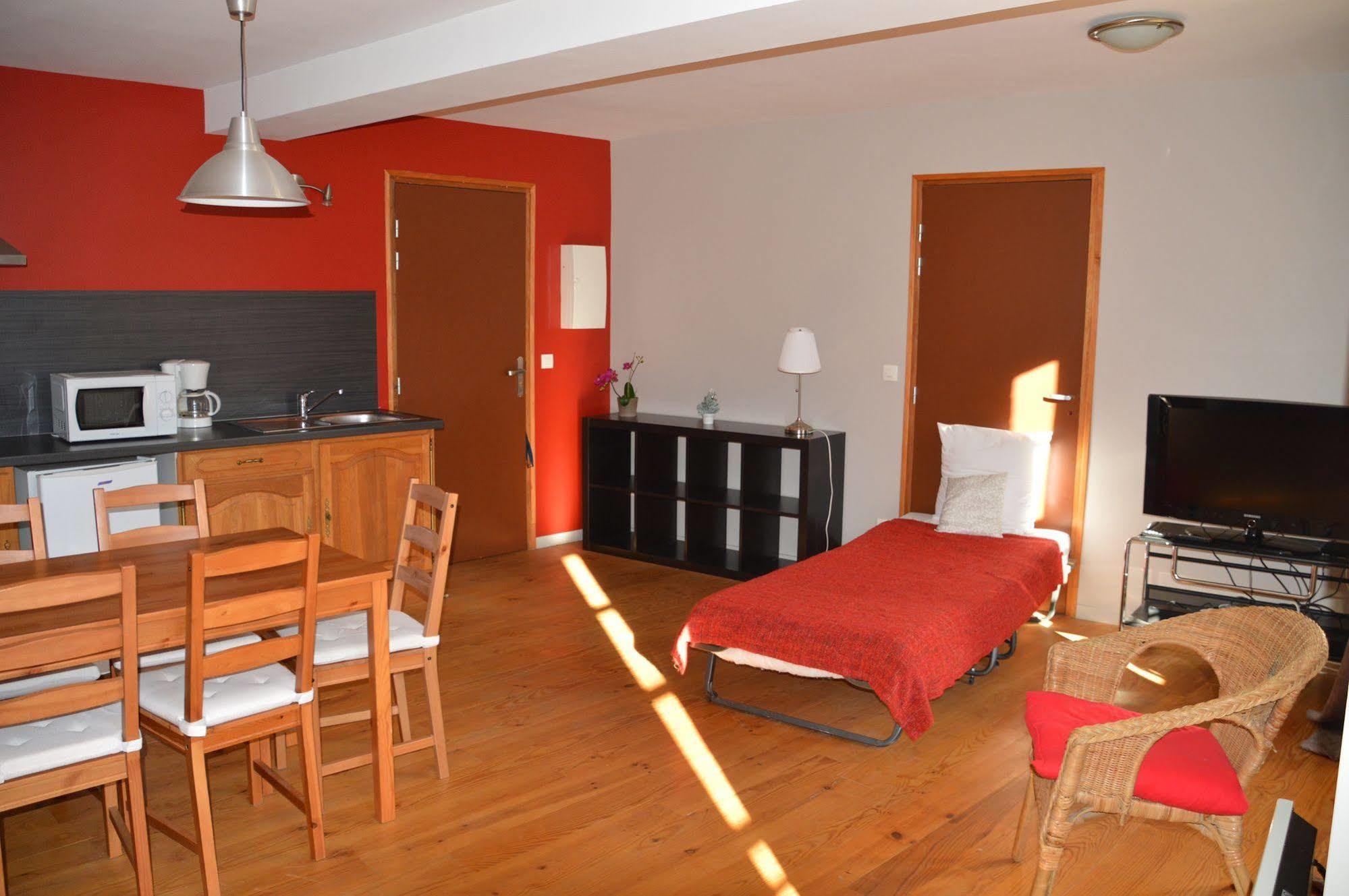 Hôtel Maison Maxil à Massat Extérieur photo